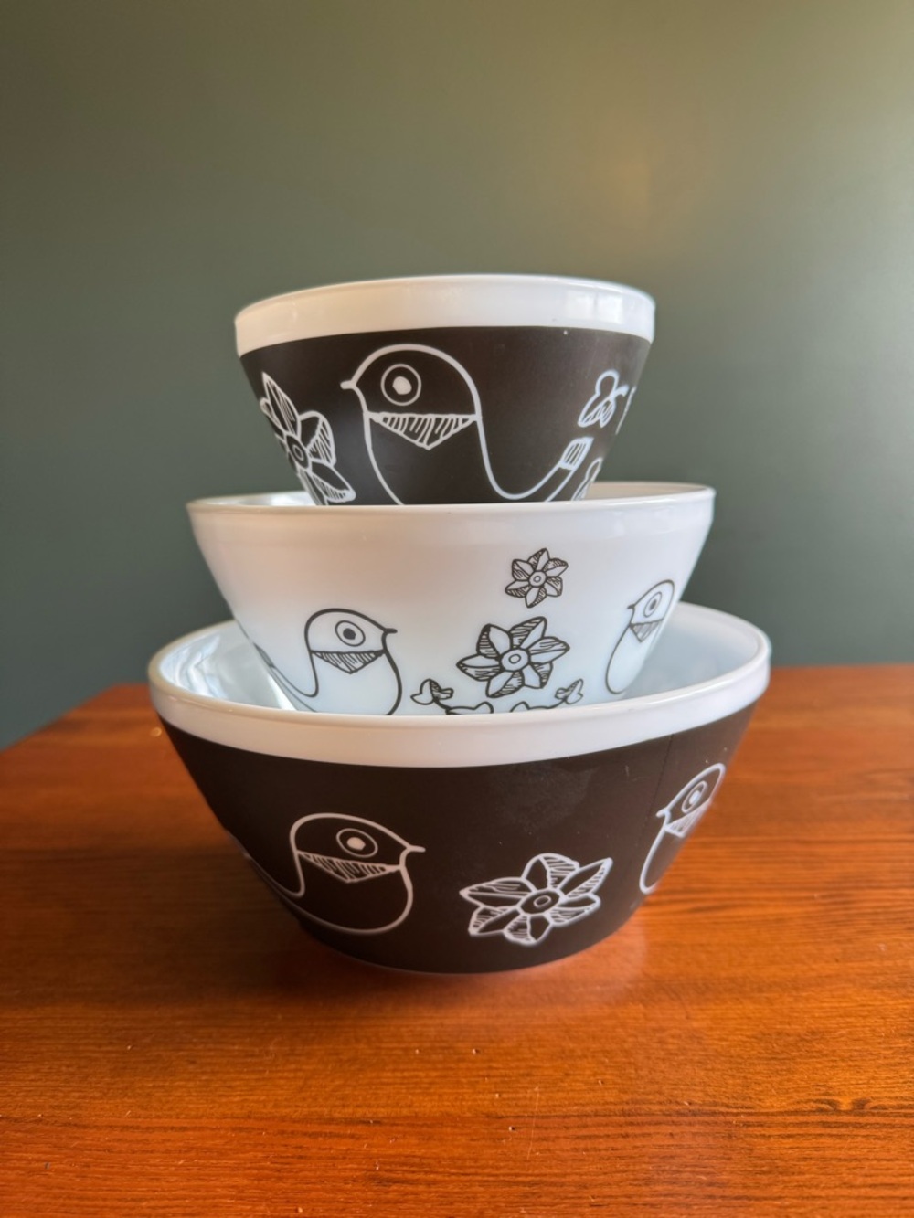 Vintage Charm inspired by Pyrex, Birds of a Feather set of 3 glass nesting bowls